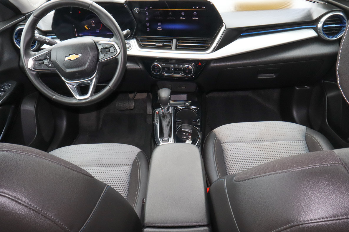 Used 2025 Chevrolet Trax LT w/ LT Convenience Package FWD image 10