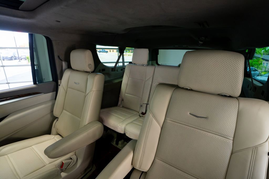 Used 2025 Cadillac Escalade ESV Sport Platinum w/ LPO, ONYX Package RWD image 48