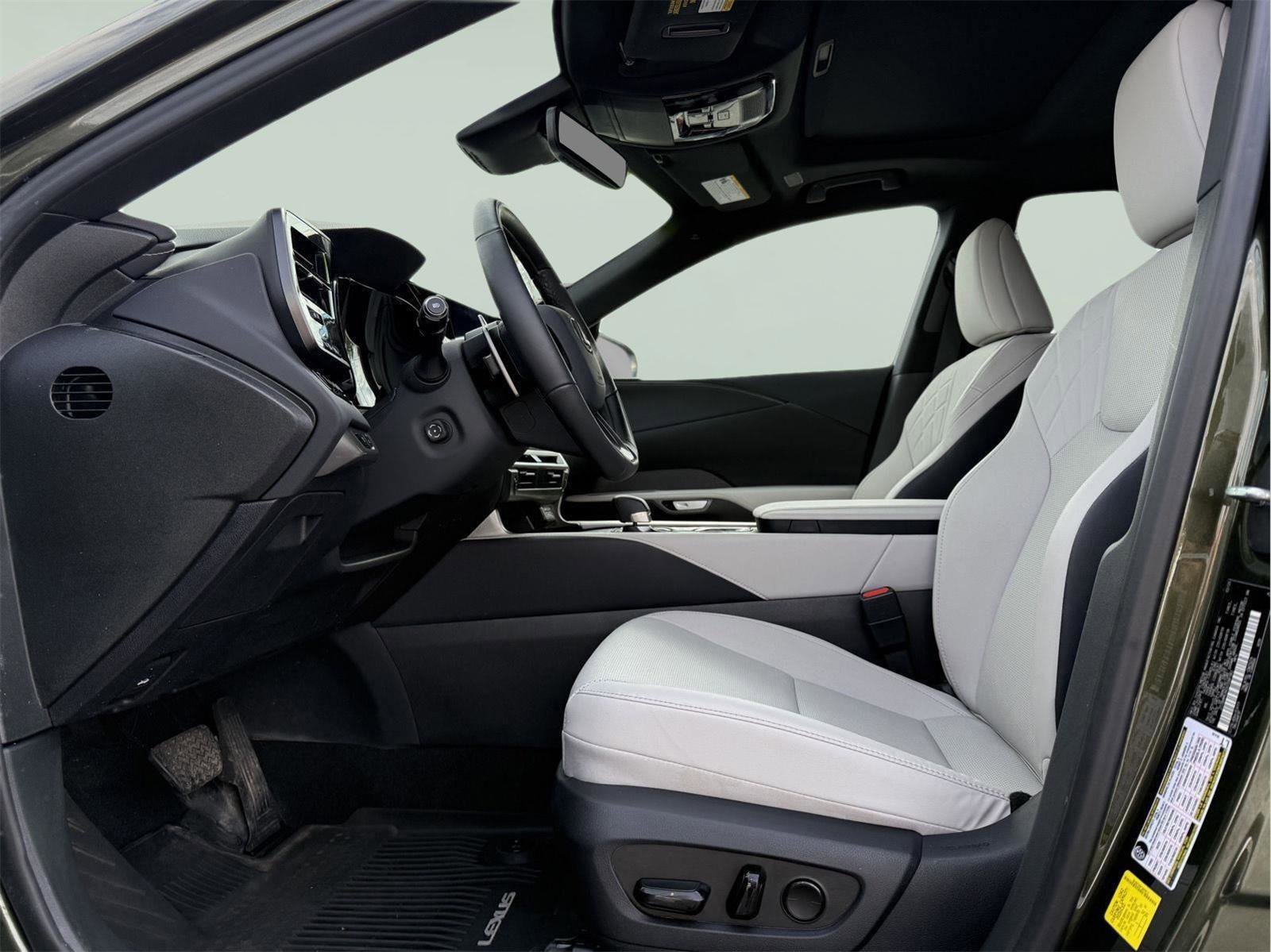 Used 2025 Lexus RX 350 Premium w/ Accessory Package image 11