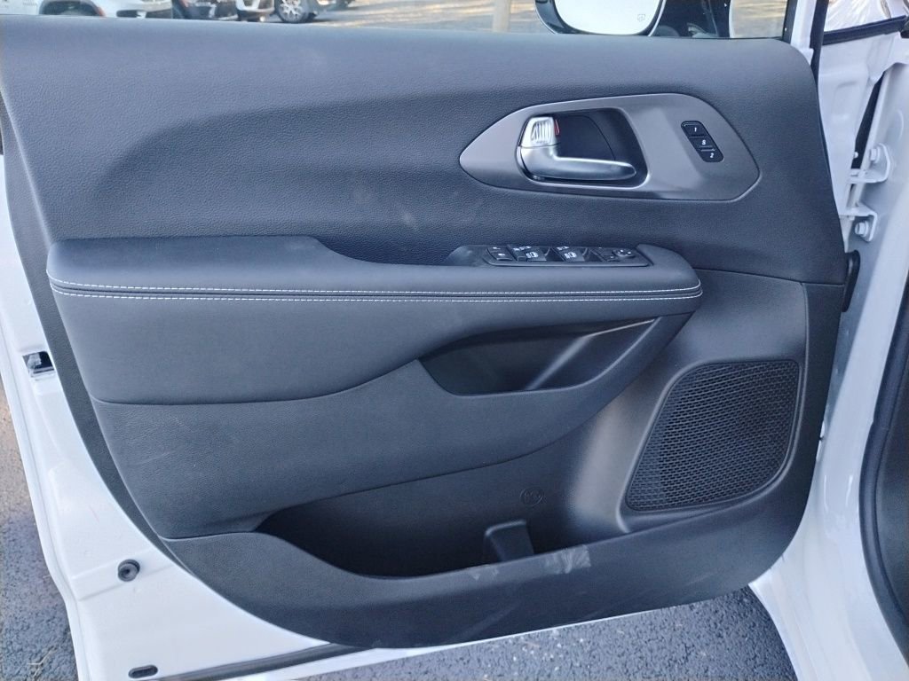 New 2026 Chrysler Pacifica Select image 20