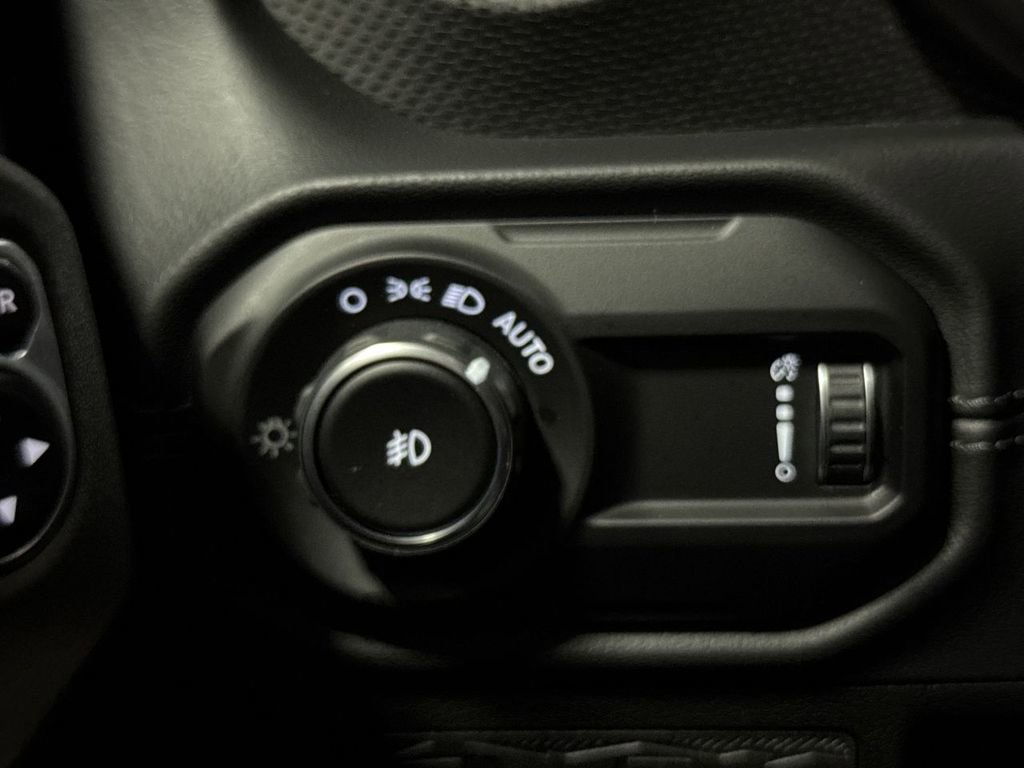 Used 2024 Jeep Wrangler Unlimited Rubicon w/ Capability Package image 19