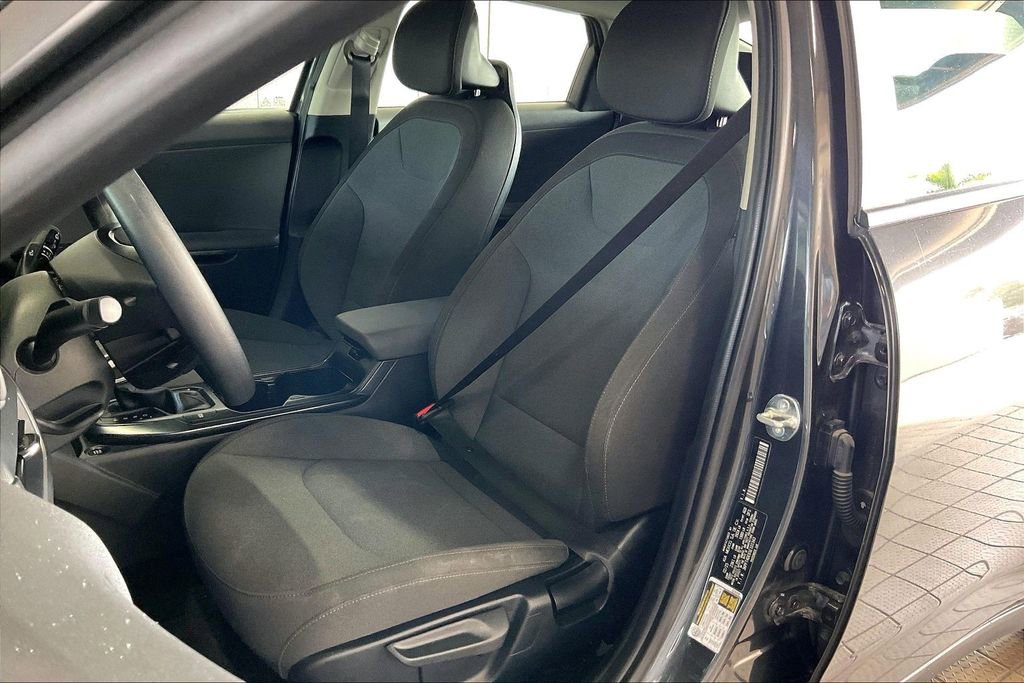 Used 2025 Kia K4 LXS FWD image 3