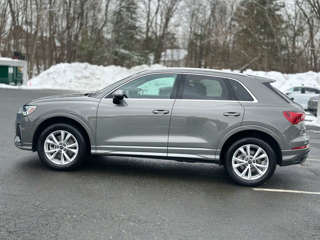 Used 2025 Audi Q3 2.0T Premium w/ Convenience Package image 2