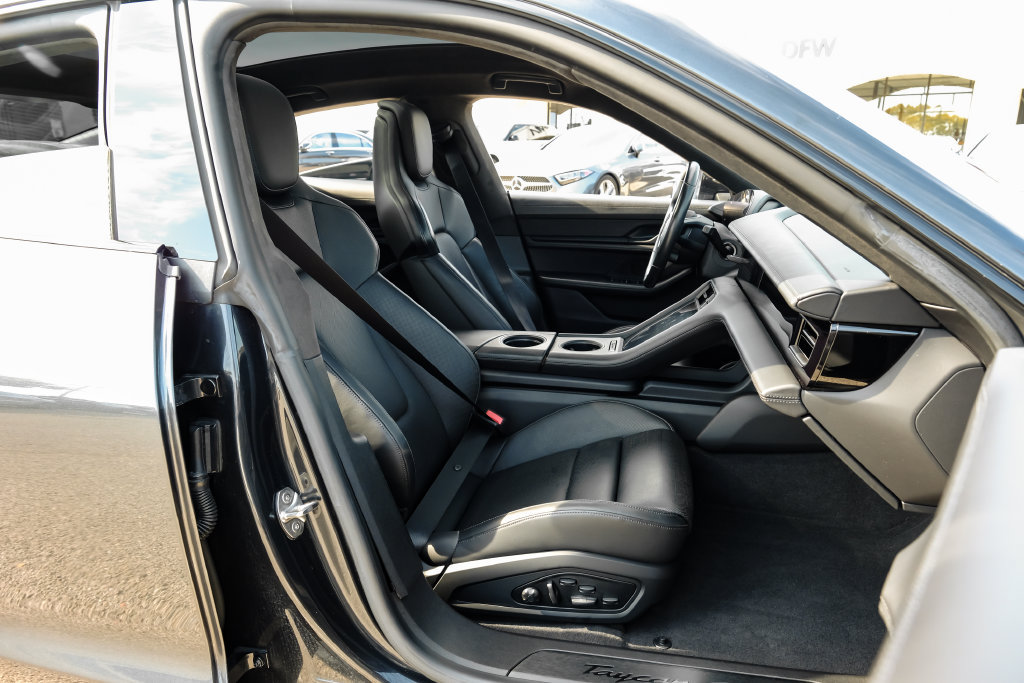 Used 2022 Porsche Taycan GTS AWD/4WD image 36