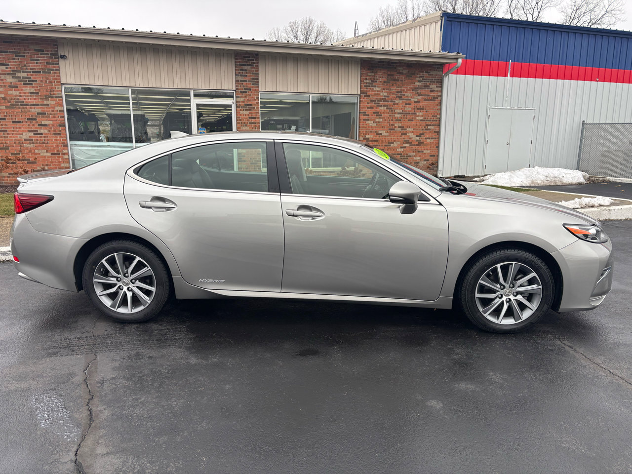 Used 2017 Lexus ES 300h image 2