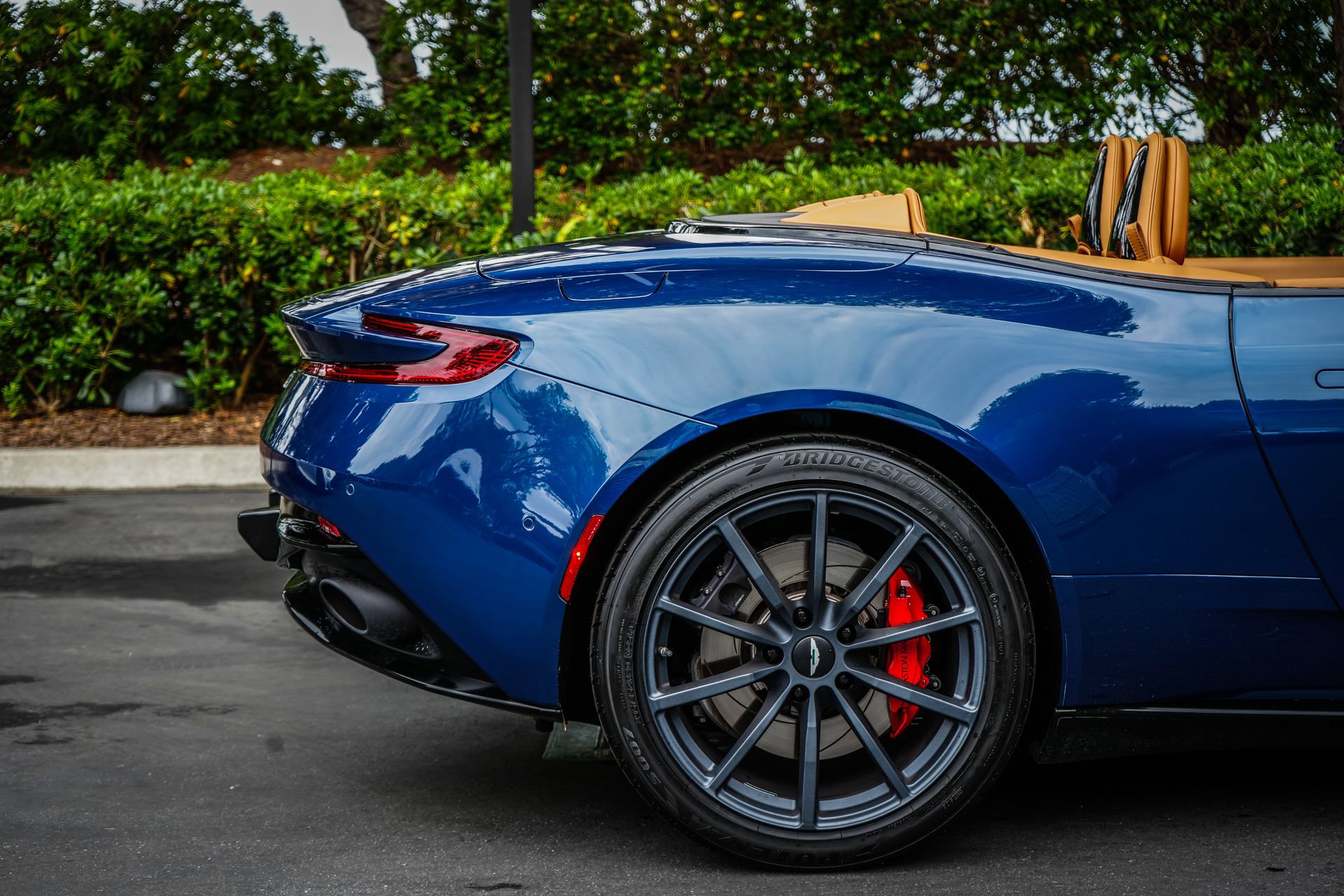 Used 2023 Aston Martin DB11 Volante RWD image 29
