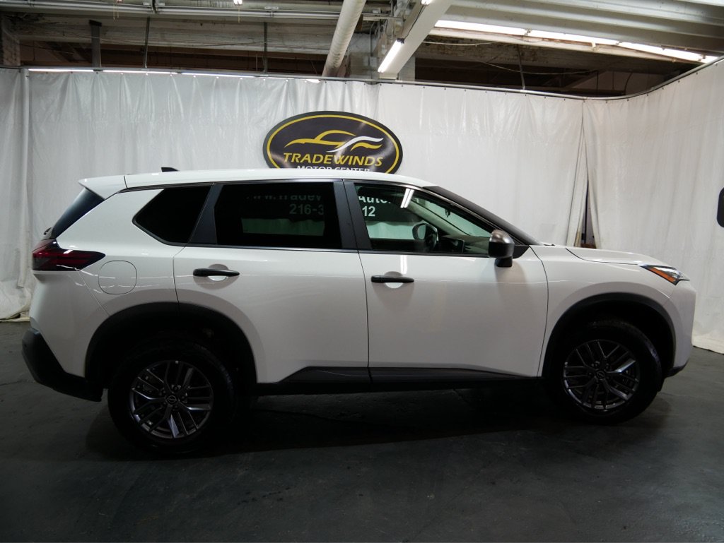 Used 2023 Nissan Rogue S AWD/4WD image 5