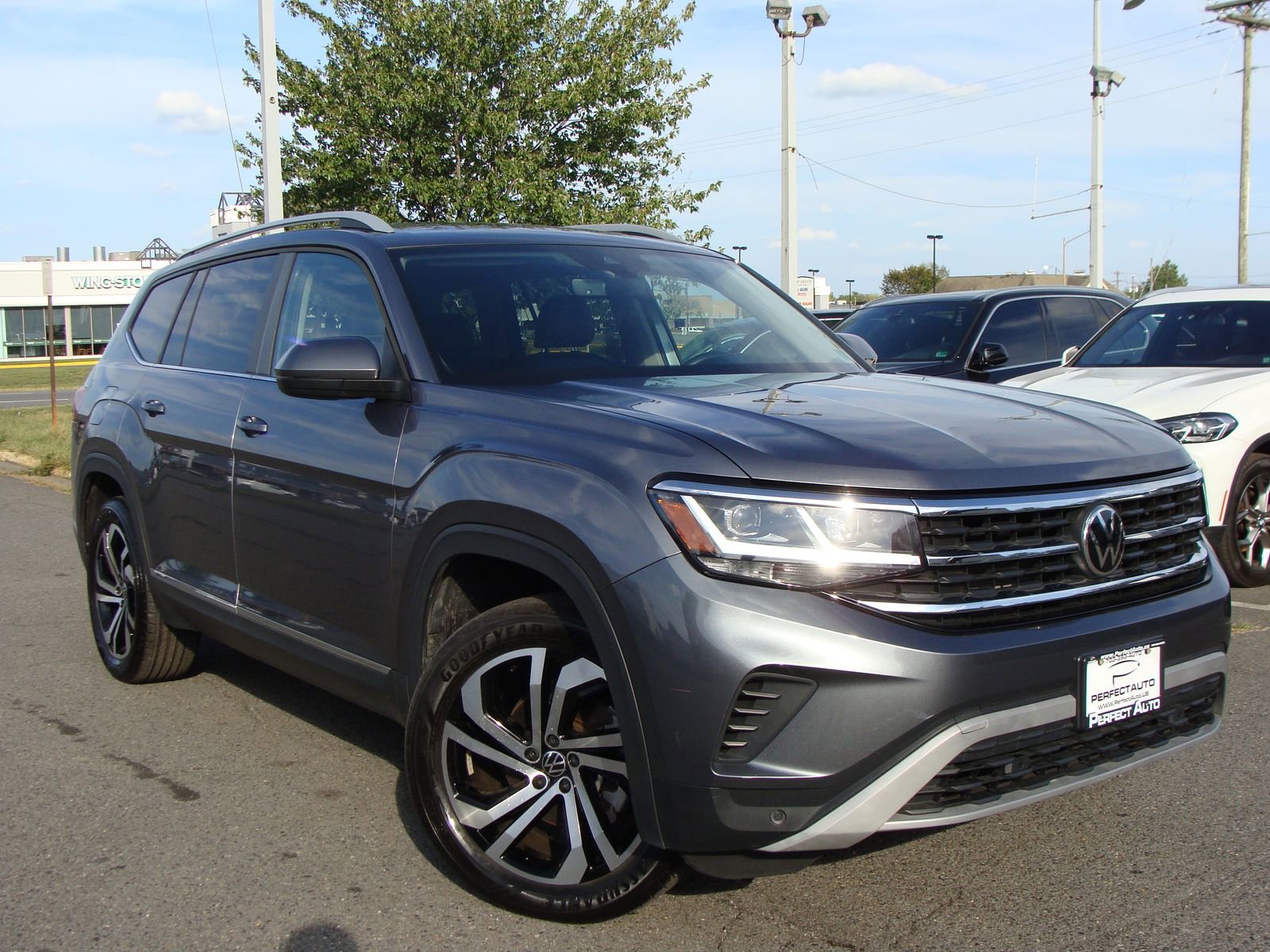 Used 2022 Volkswagen Atlas SEL image 1