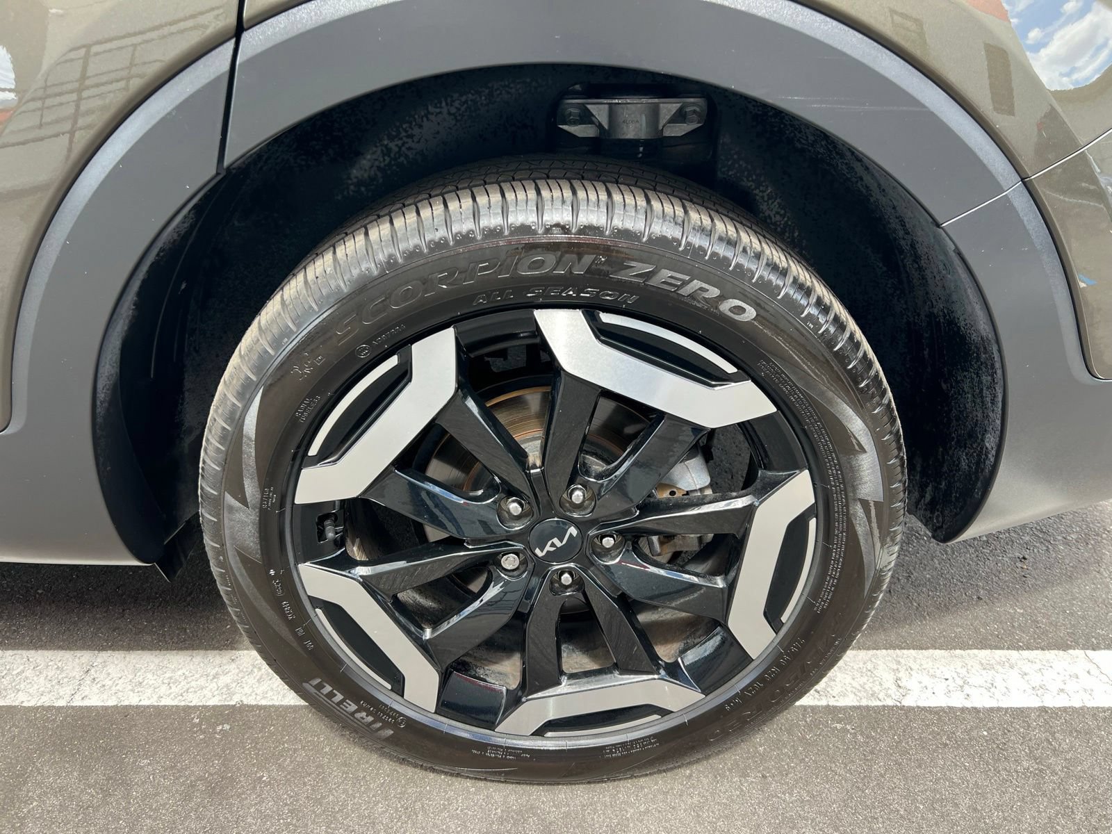 Used 2025 Kia Telluride EX w/ EX Captain's Chair Package FWD image 17