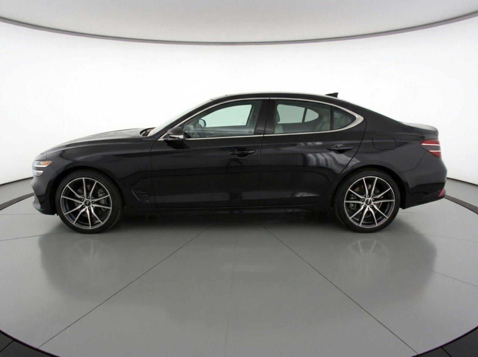 Used 2025 Genesis G70 2.5T AWD/4WD image 5