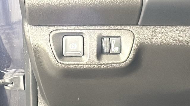 Used 2022 GMC Acadia SLE w/ Driver Convenience Package FWD image 20