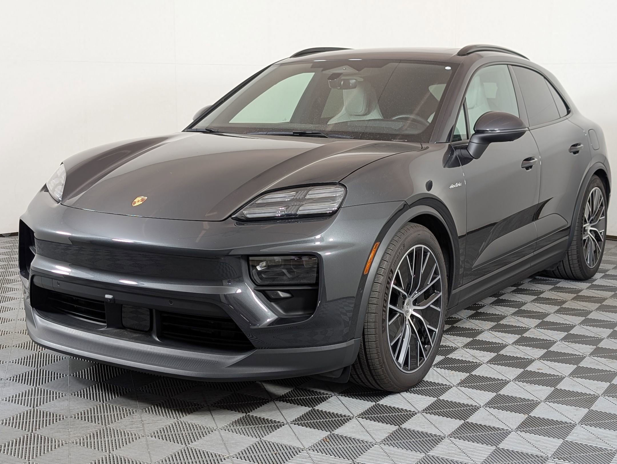 Used 2024 Porsche Macan 4 Electric image 28