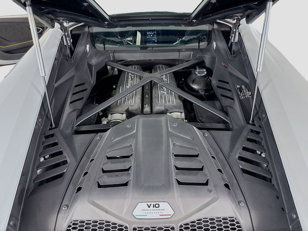 Used 2020 Lamborghini Huracan EVO image 29