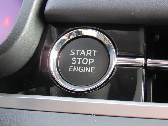 New 2025 Mitsubishi Outlander SE image 18