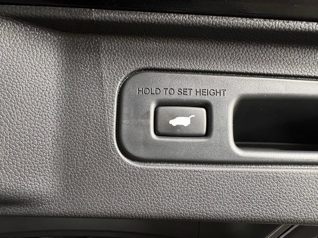 Used 2025 Honda Pilot TrailSport image 34
