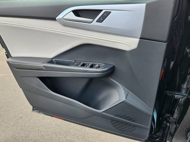 New 2025 Volkswagen Taos SE image 20