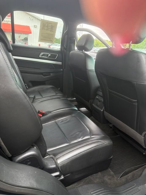 Used 2017 Ford Explorer XLT w/ Equipment Group 202A AWD/4WD image 23