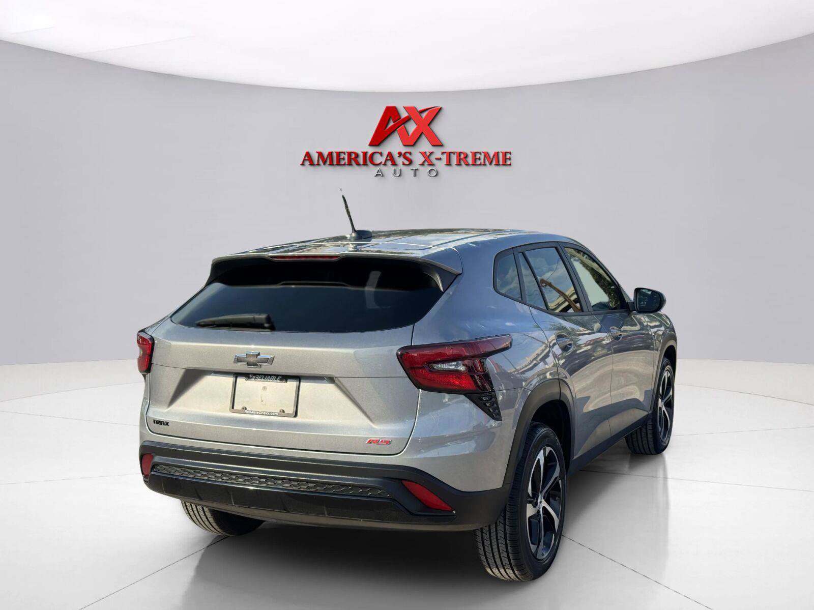 Used 2024 Chevrolet Trax RS w/ Sunroof Package FWD image 6
