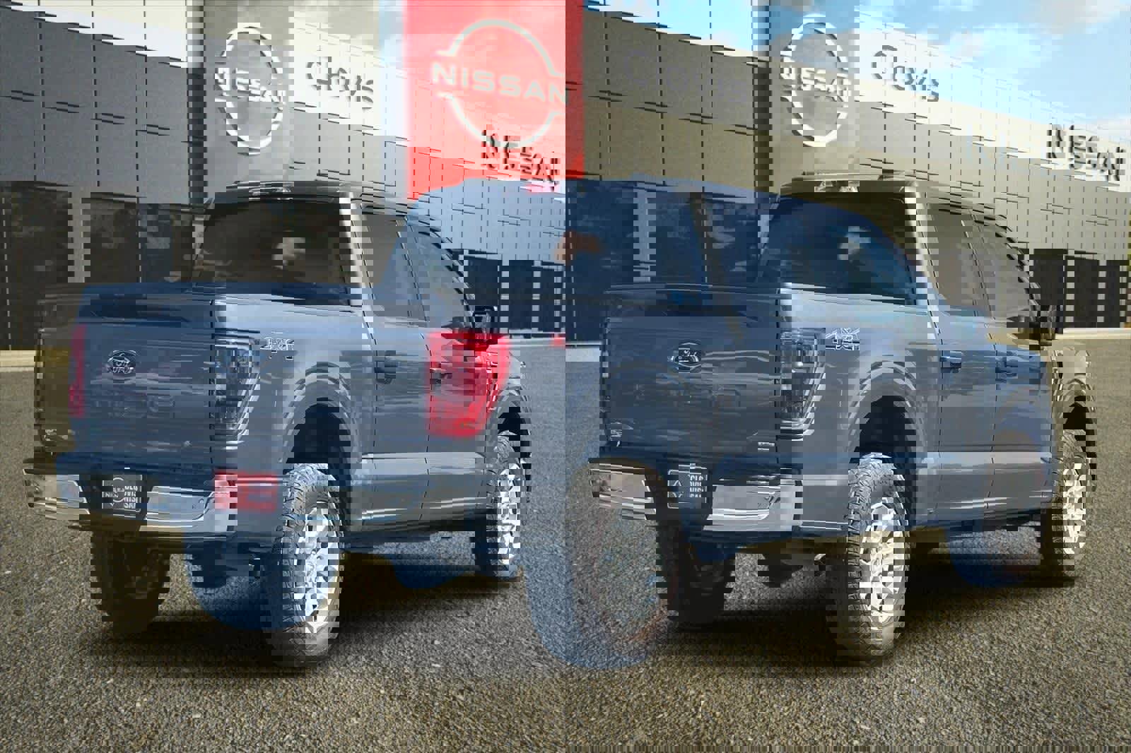 Used 2023 Ford F150 XLT image 3