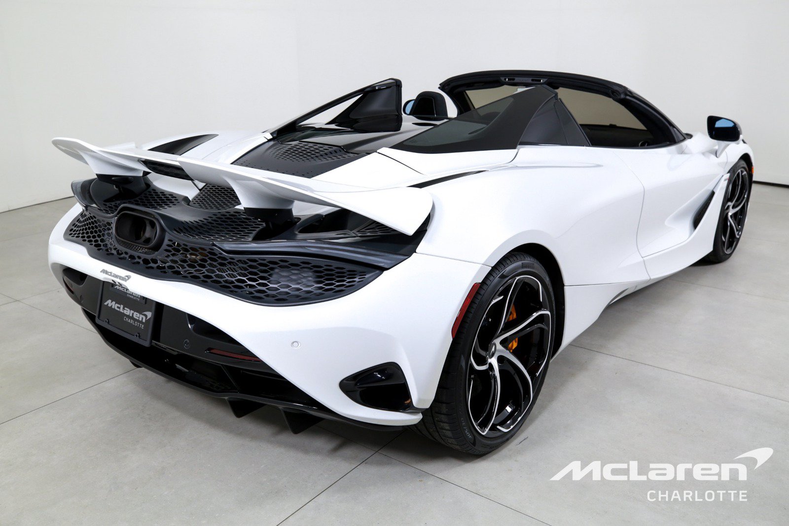 Used 2024 McLaren 750S Spider RWD image 10
