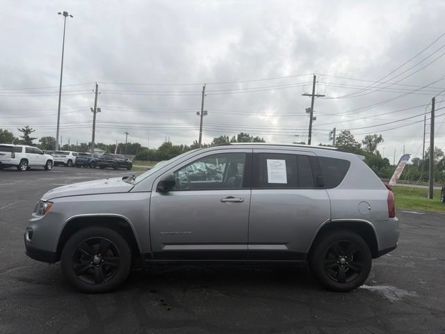 Used 2017 Jeep Compass High Altitude AWD/4WD image 4