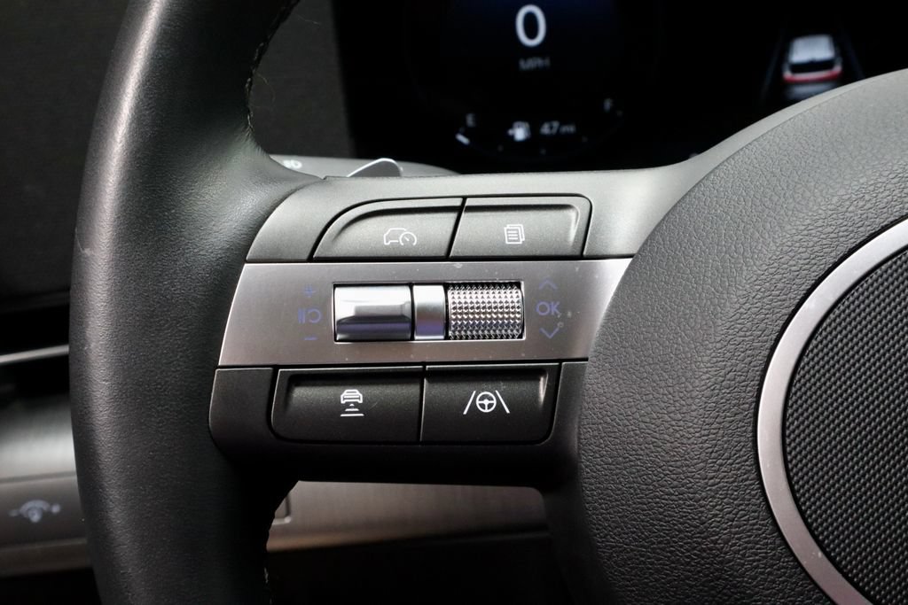 Certified 2025 Hyundai Kona SEL AWD/4WD image 30