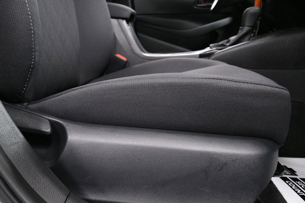 Certified 2025 Toyota Corolla LE image 25
