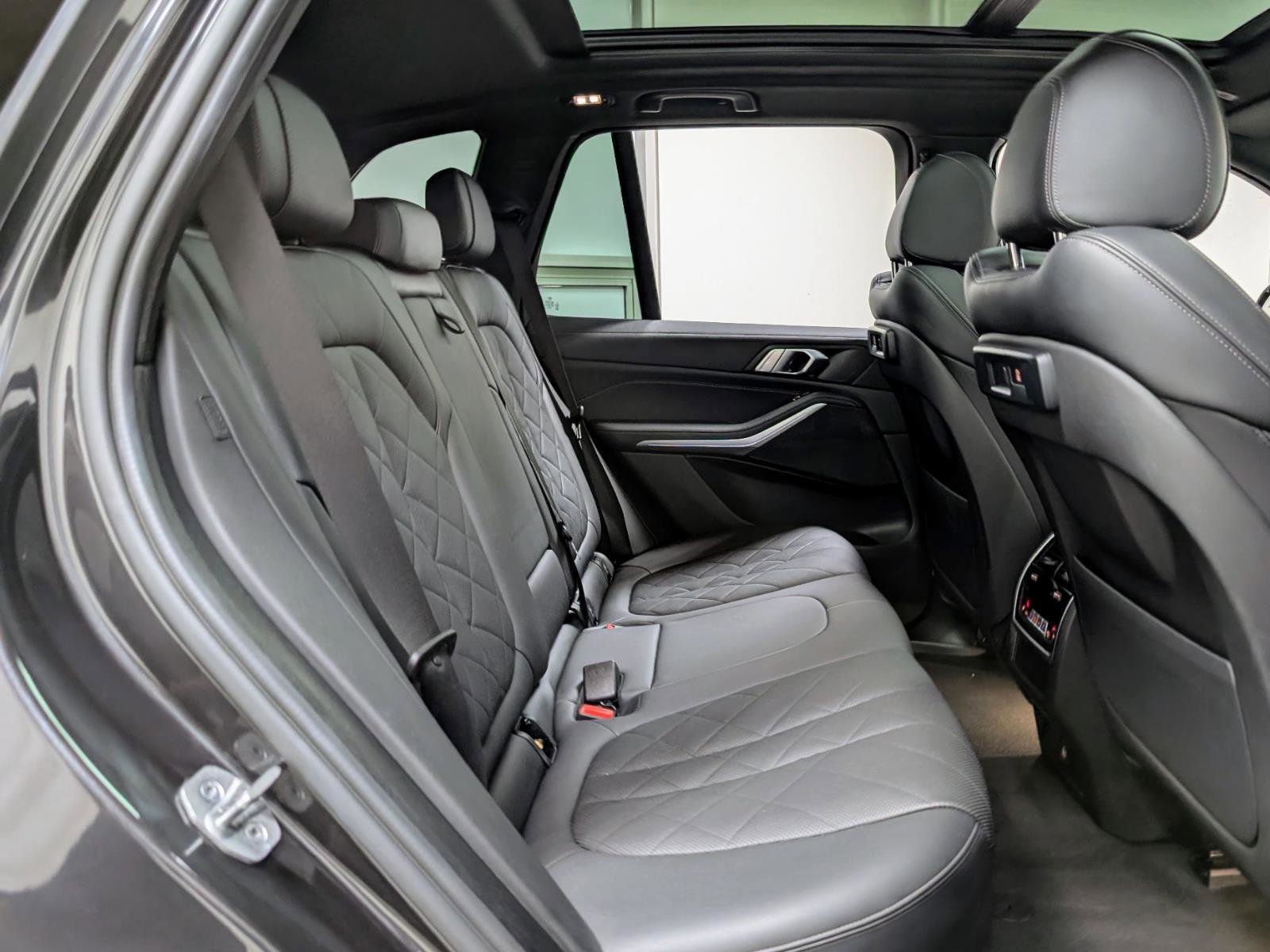 Used 2023 BMW X5 xDrive40i AWD/4WD image 24