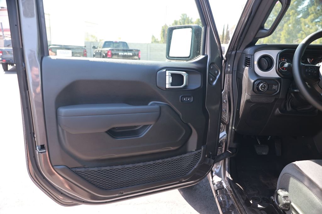 New 2026 Jeep Gladiator Sport image 13