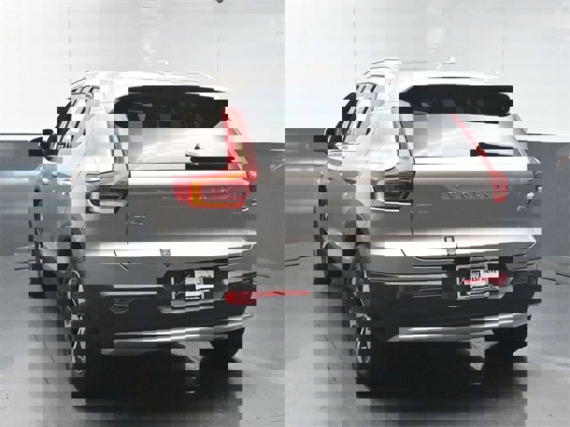 Certified 2024 Volvo XC40 B5 Plus w/ Protection Package Premier image 6