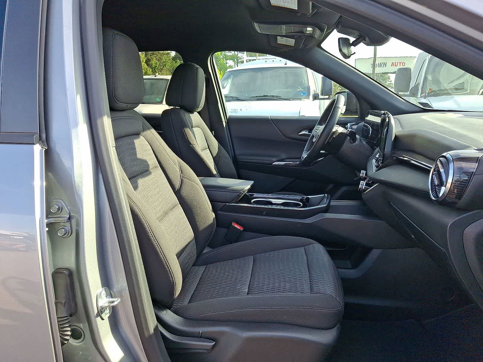 Certified 2025 Chevrolet Equinox LT FWD image 33