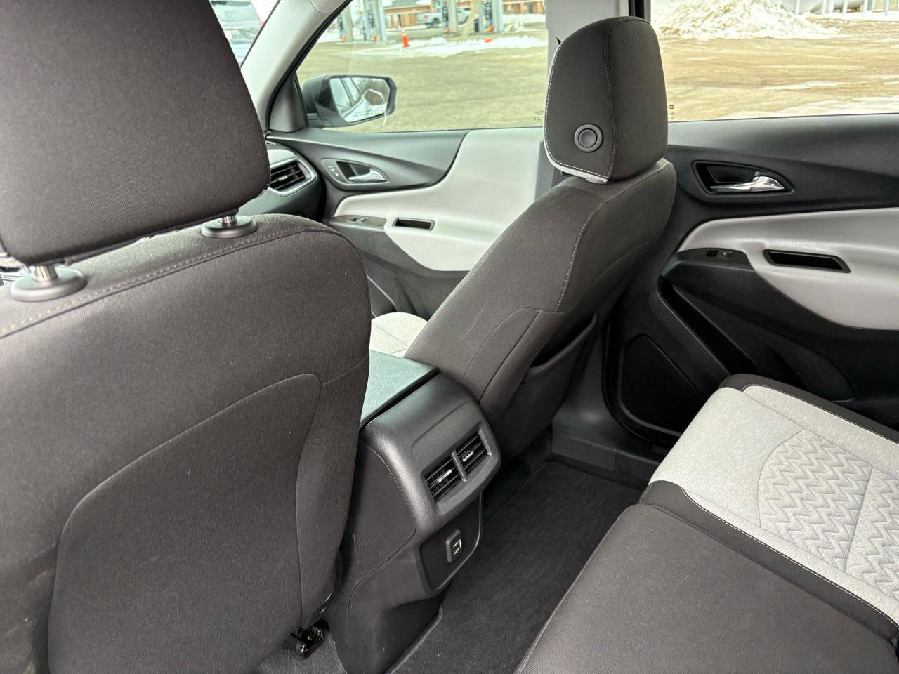 Used 2024 Chevrolet Equinox LS w/ LS Convenience Package image 31