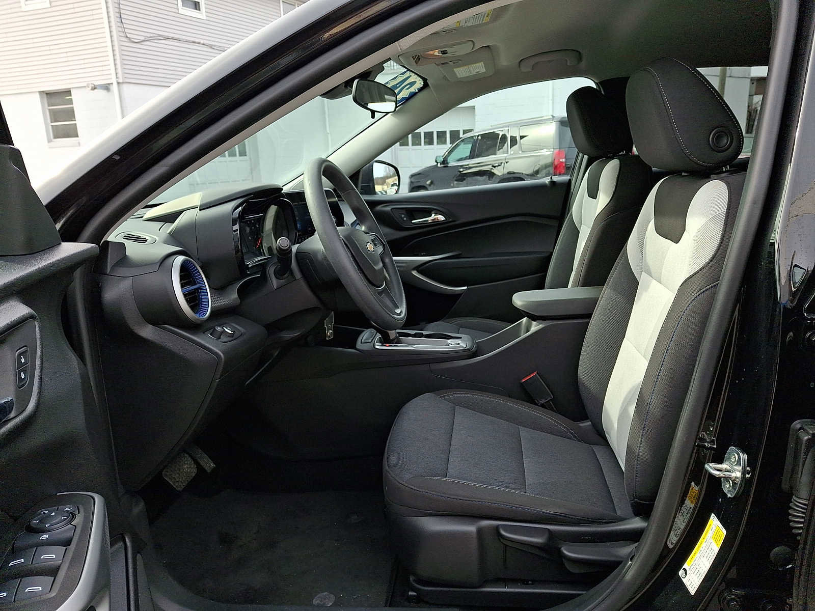 Used 2024 Chevrolet Trax LS image 13