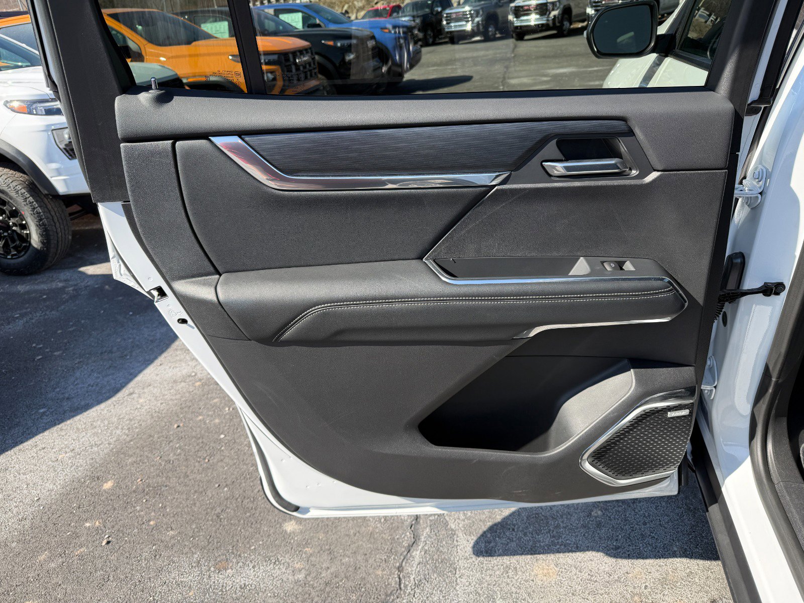 Used 2025 GMC Acadia Elevation image 16