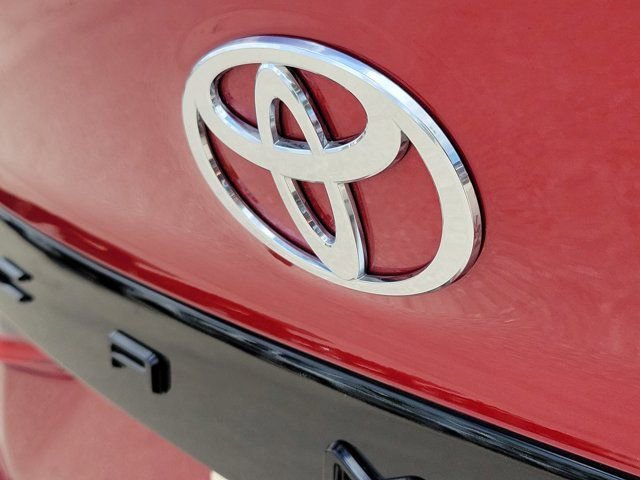 Used 2025 Toyota Camry XSE FWD image 12
