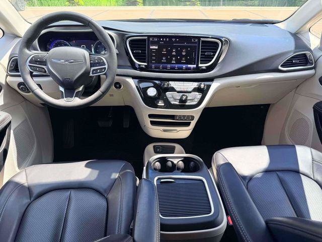 Certified 2023 Chrysler Pacifica Touring-L FWD image 14