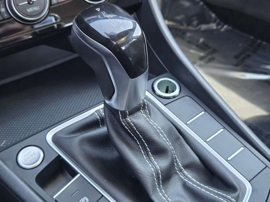 Used 2024 Volkswagen Jetta SE image 33