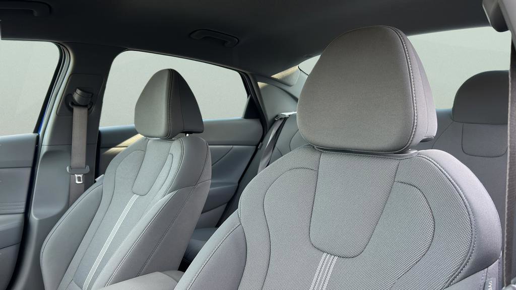 Certified 2025 Hyundai Elantra SE image 13