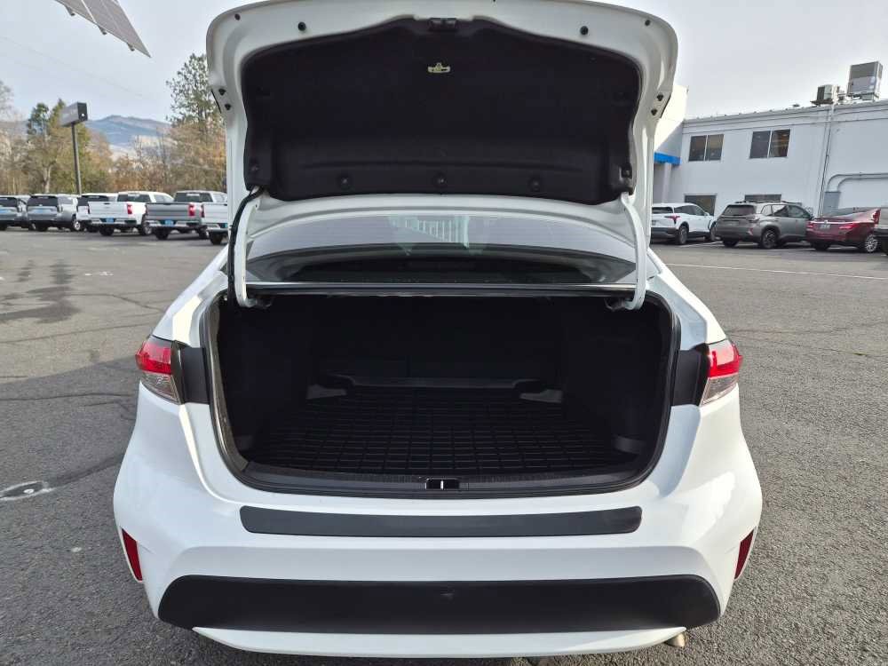 Used 2021 Toyota Corolla LE w/ Carpet Mat Package (TMS) image 13