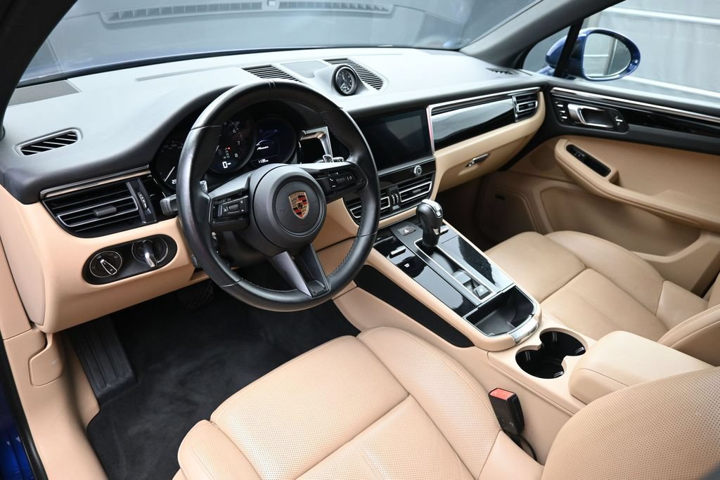 Used 2024 Porsche Macan w/ Premium Plus Package AWD/4WD image 4