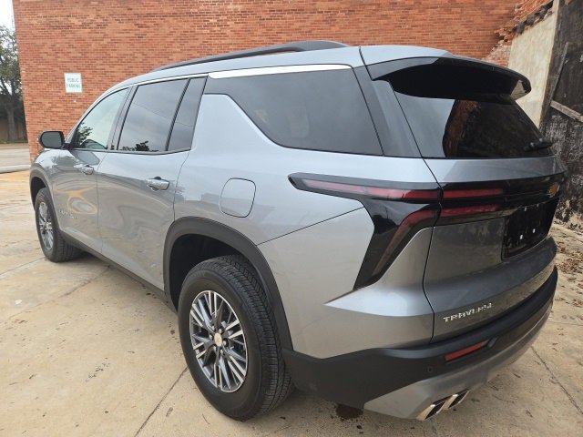 Used 2025 Chevrolet Traverse LT image 5