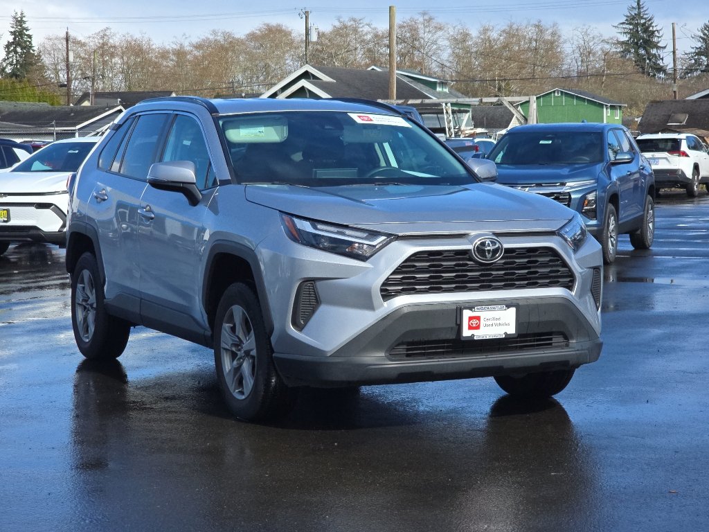 Used 2024 Toyota RAV4 XLE AWD/4WD image 2