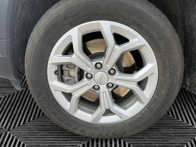 Used 2024 Jeep Compass Sport image 14