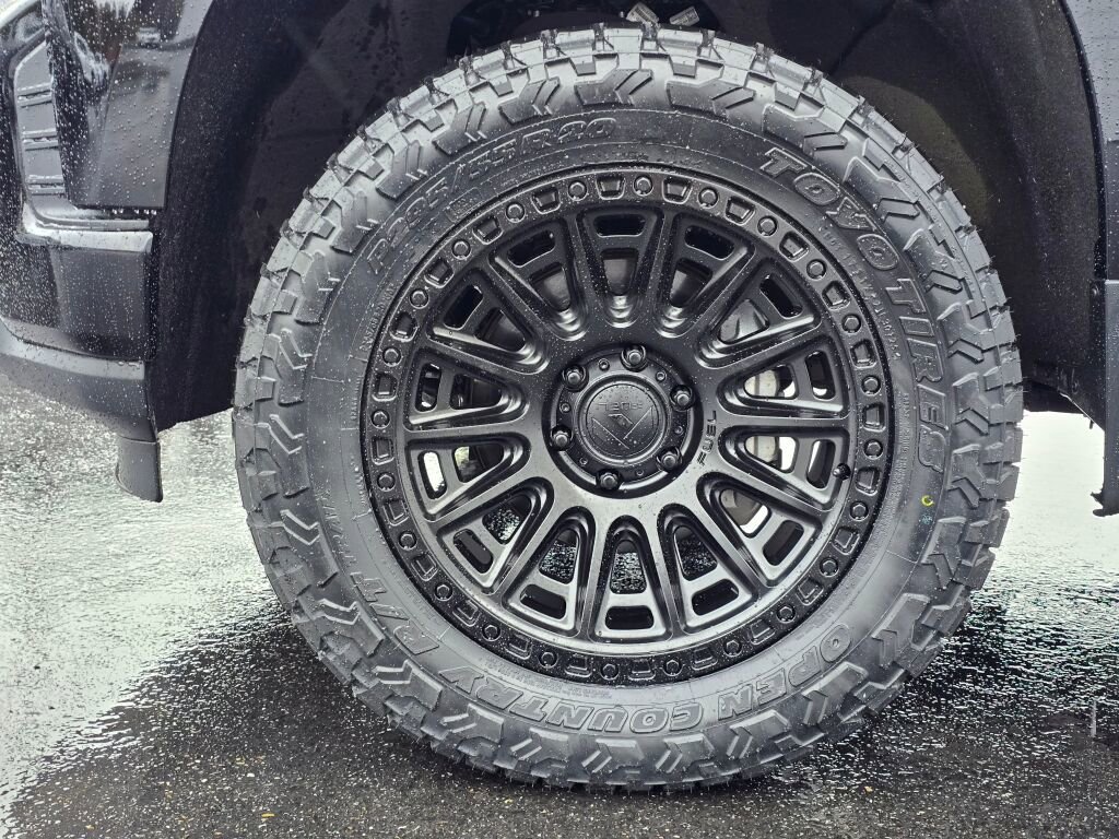 Used 2021 Chevrolet Silverado 1500 High Country w/ Technology Package image 11