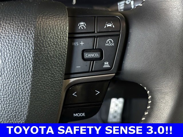 Used 2025 Toyota Camry SE image 4