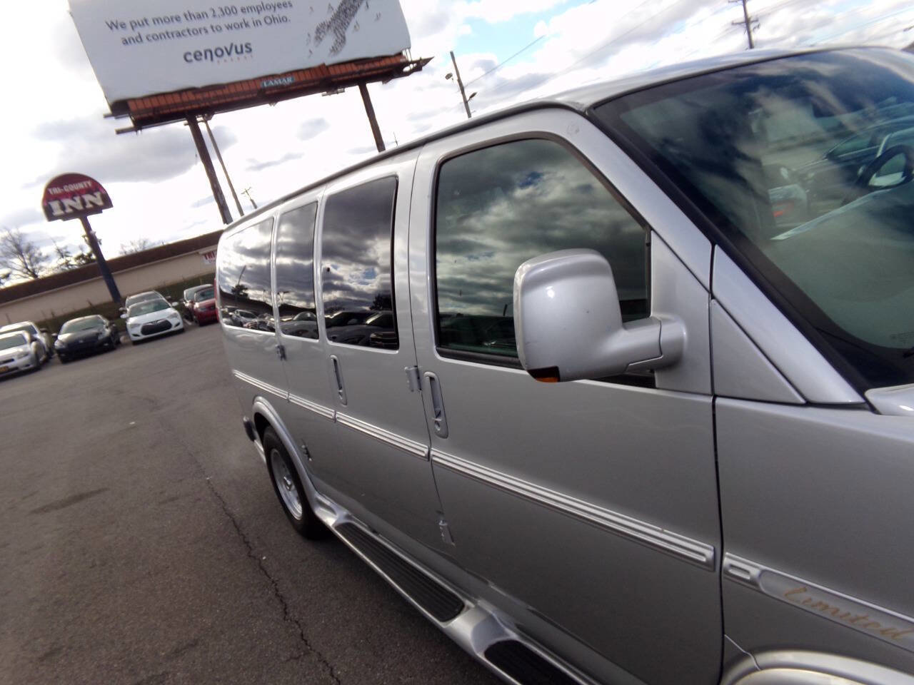 Used 2010 GMC Savana 1500 w/ Preferred Equipment Group image 43