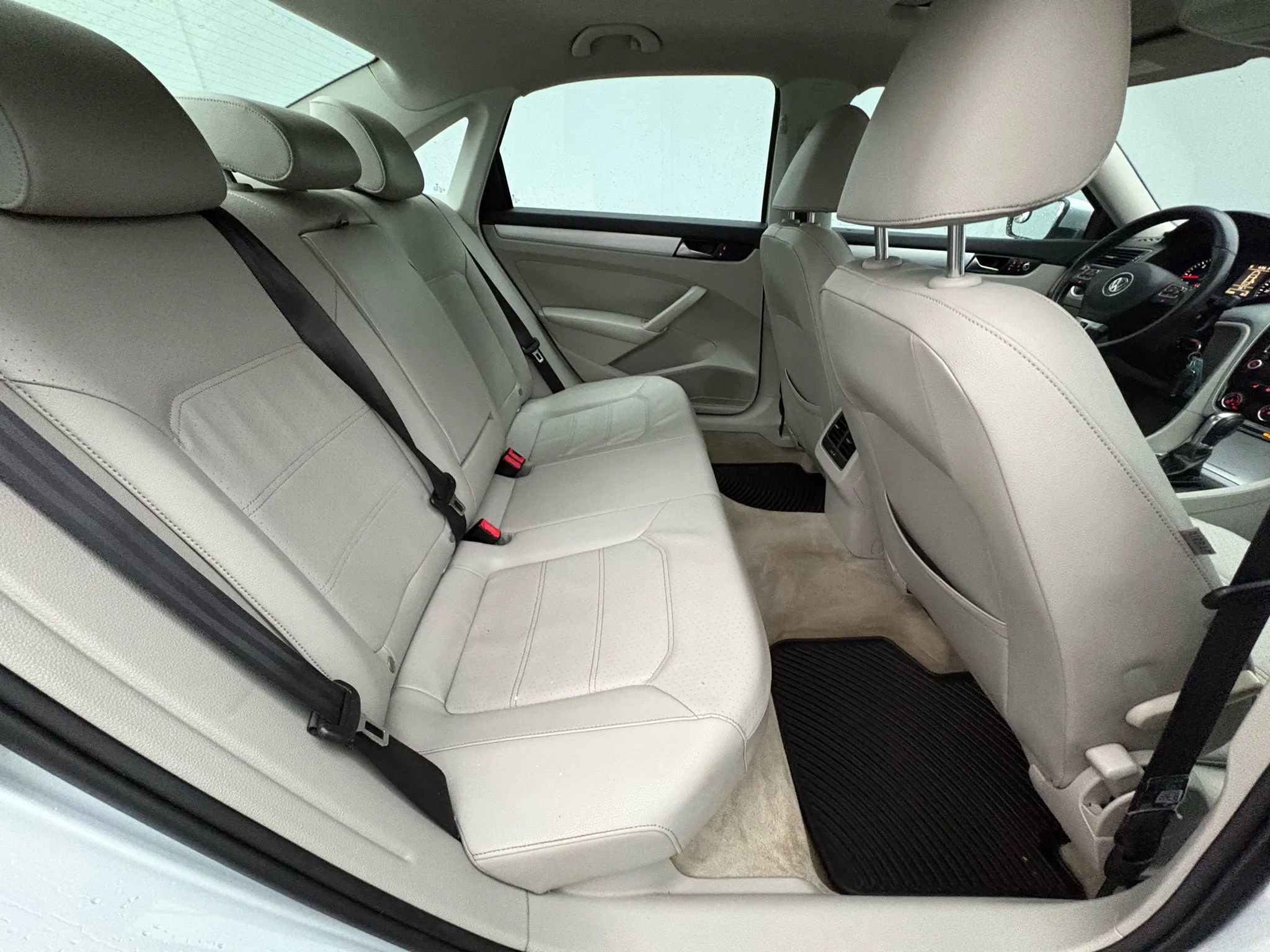 Used 2013 Volkswagen Passat TDI SE image 23