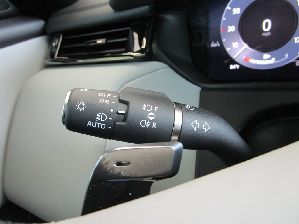 Used 2026 Land Rover Range Rover Velar Dynamic SE AWD/4WD image 32