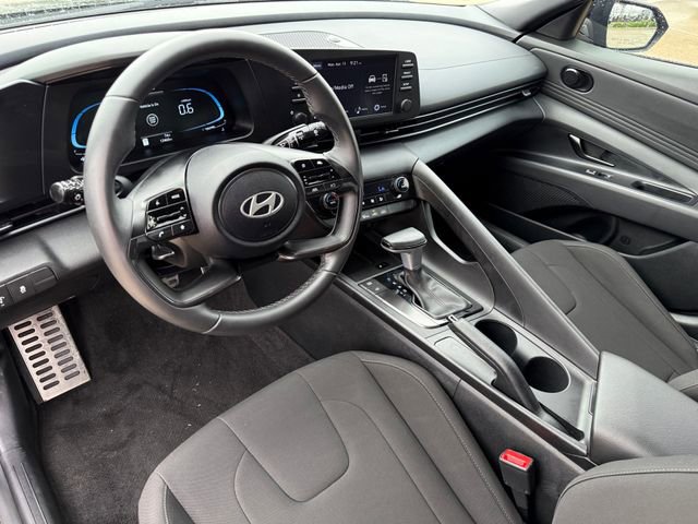 Used 2025 Hyundai Elantra Sport image 12