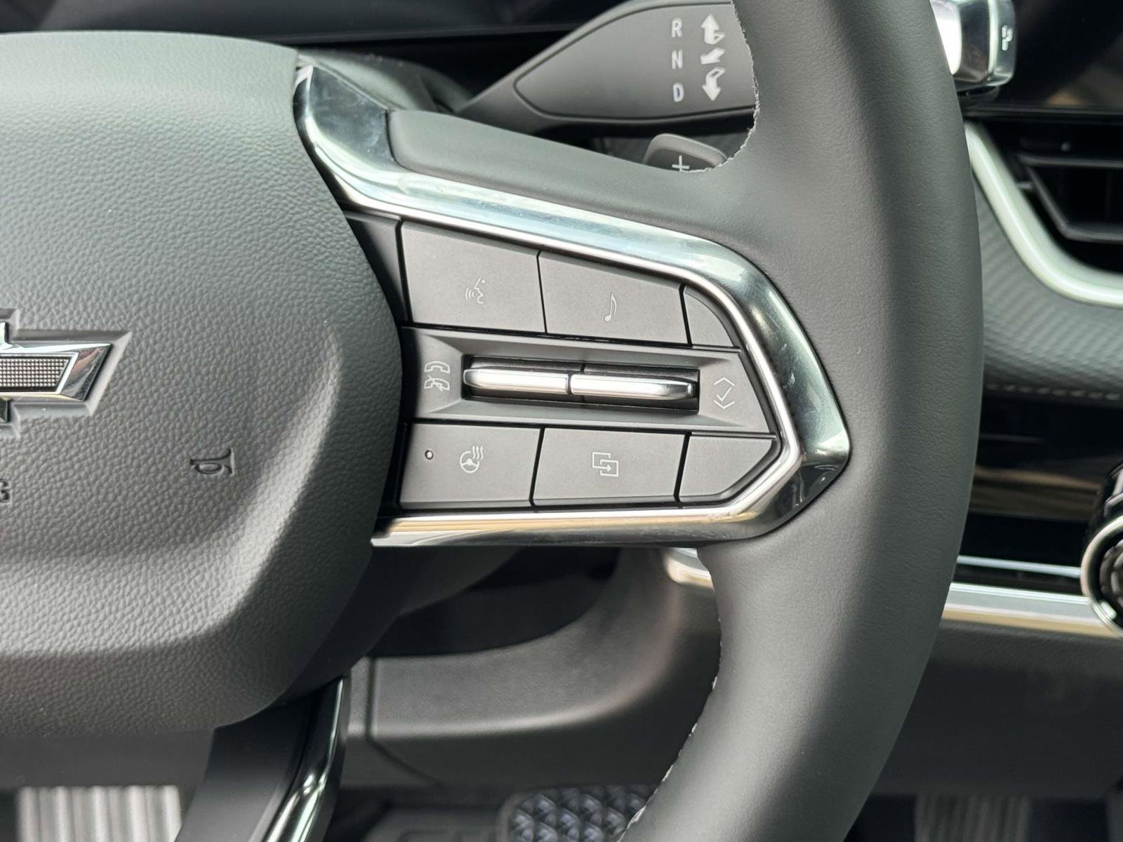 New 2026 Chevrolet Equinox LT w/ Midnight Edition image 9